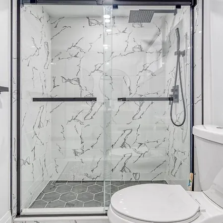 Modern 3 Bdr Homeapt Mins To Notlwineriesfalls Saint Catharines Exterior photo