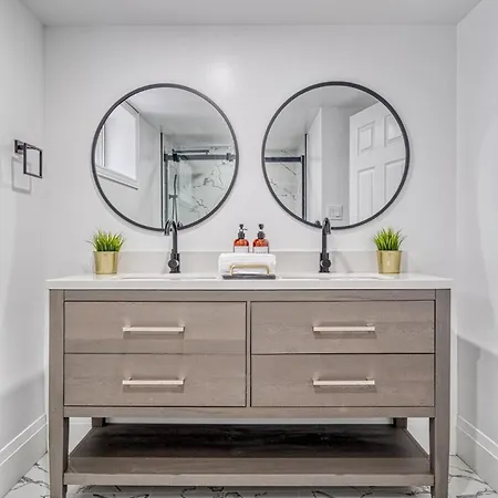 Modern 3 Bdr Homeapt Mins To Notlwineriesfalls Saint Catharines Exterior photo