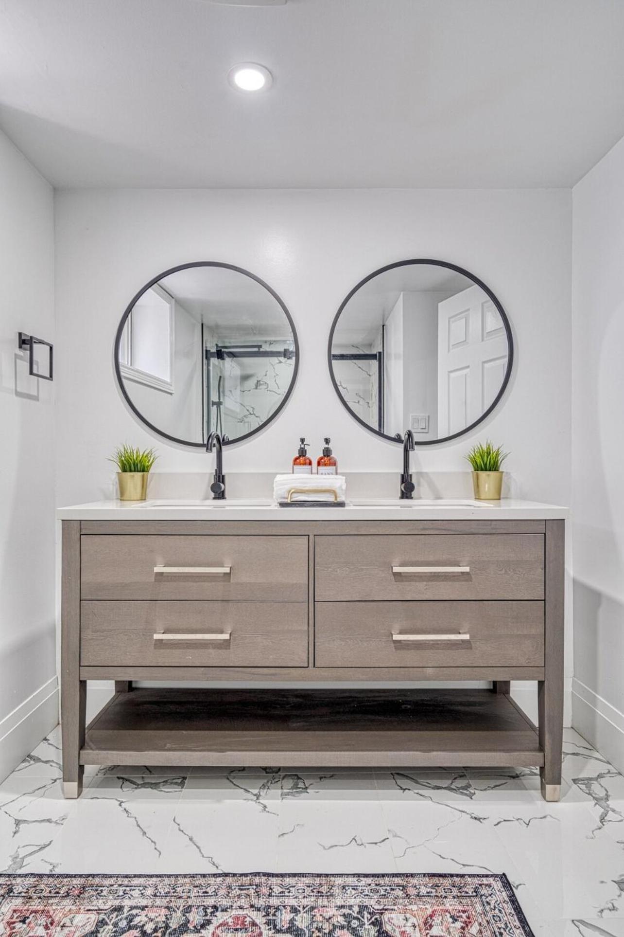 Modern 3 Bdr Homeapt Mins To Notlwineriesfalls Apartment Saint Catharines